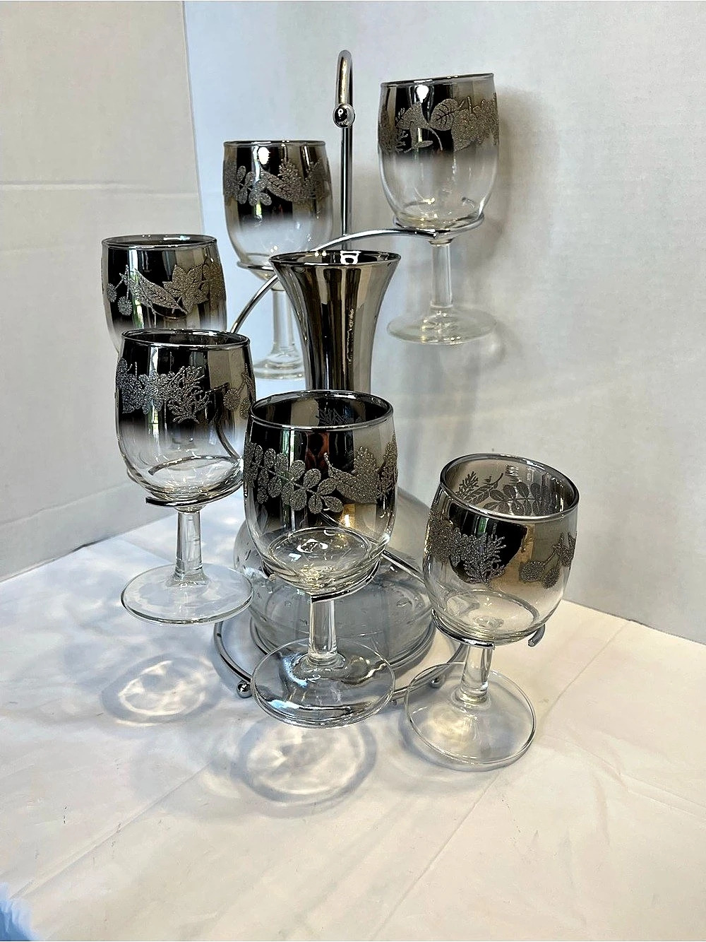 Hollywood regency Dorothy Thorpe 8 piece wine decanter with 6 glasses and stand